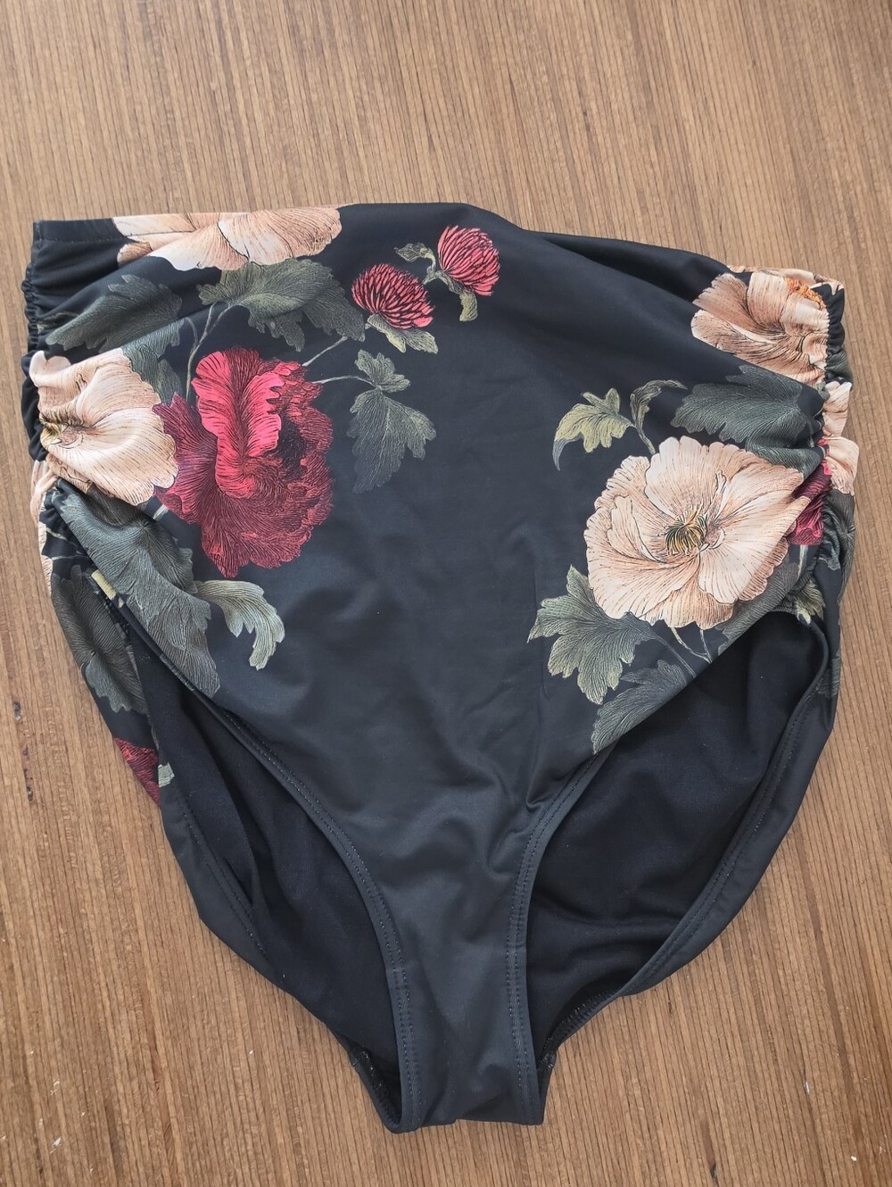 AlbionFit Victoria Ruched High-Waisted Bottoms